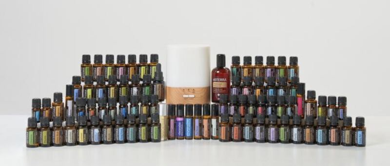 Bộ sản phẩm tinh dầu dōTERRA đầy đủ với máy khuếch tán