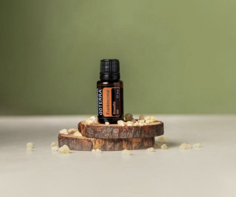 Tinh dầu Trầm Hương dōTERRA - Vua của tinh dầu, trẻ hóa da, thiền định